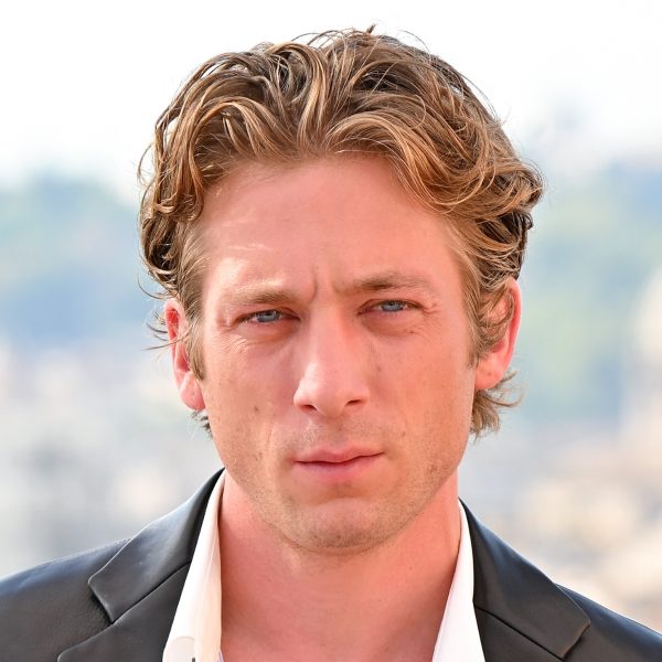 Jeremy Allen White’s Hair: 90s Inspired, Curly, Centre Parted Hairstyle
