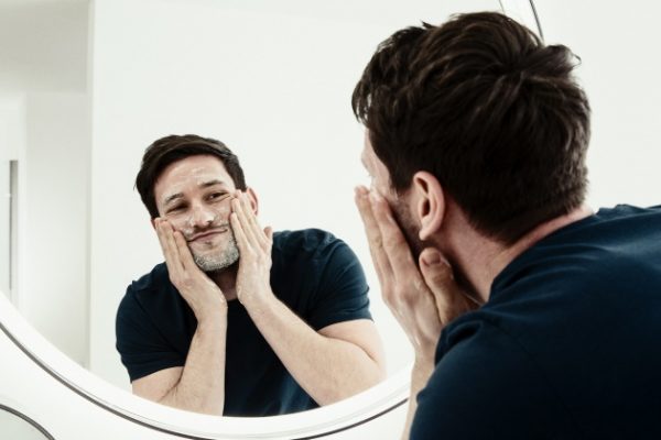 Body Moisturizing Tips for Men That Will Keep You Hydrated and Looking Good